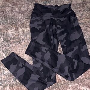 Old Navy Active Powersoft Camouflage Leggings - Black and Gray